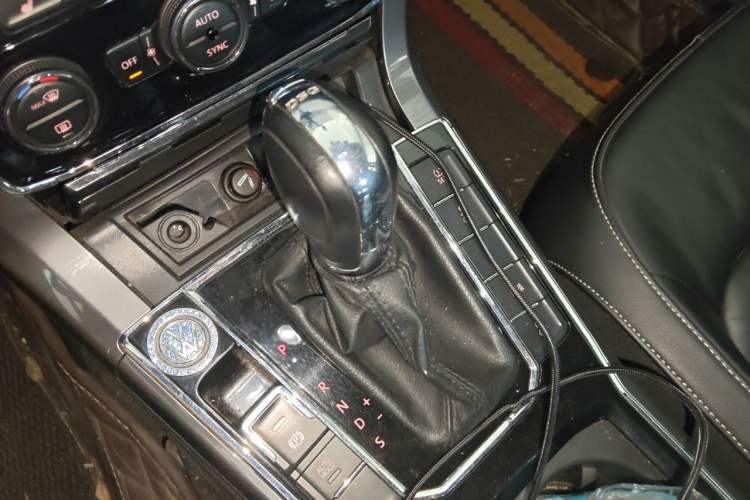 Used Volkswagen Passat 2017 330TSI DSG Luxury Edition Gear Lever