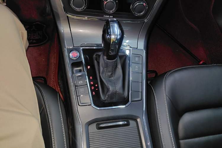 Used Volkswagen Passat 2017 1.8TSI DSG Government Procurement Version (CEA Engine) Gear Lever