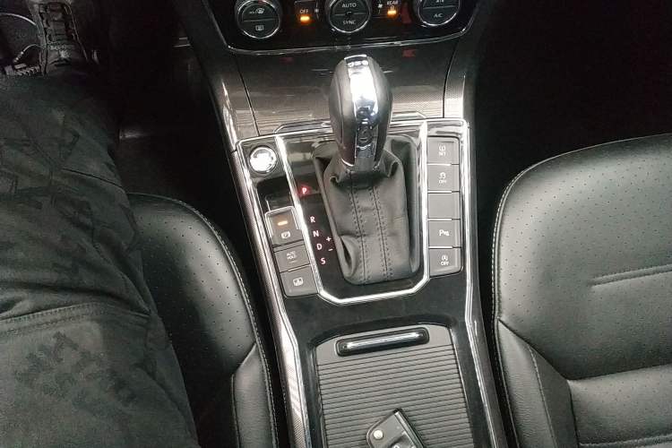 Used Volkswagen Passat 2017 330TSI DSG Prestige Edition Gear Lever
