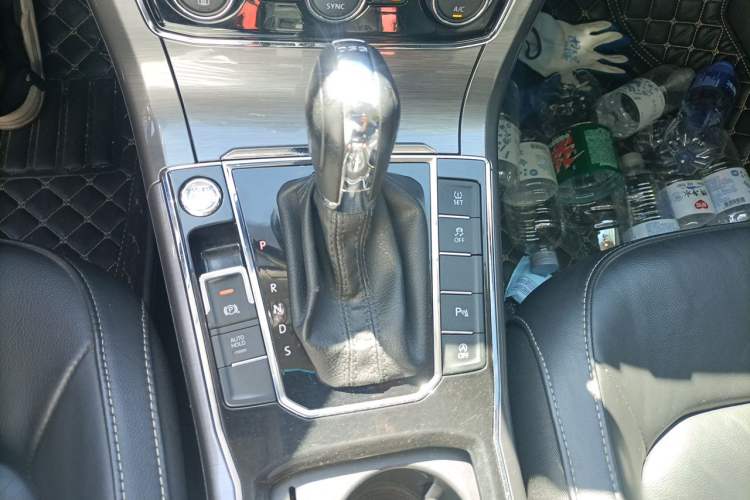 Used Volkswagen Passat 2017 330TSI DSG Luxury Edition Gear Lever