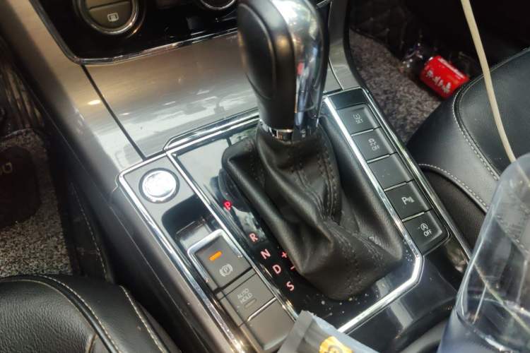 Used Volkswagen Passat 2017 330TSI DSG Luxury Edition Gear Lever