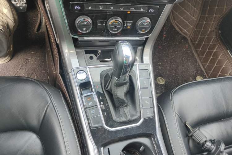 Used Volkswagen Passat 2017 330TSI DSG Luxury Edition Gear Lever