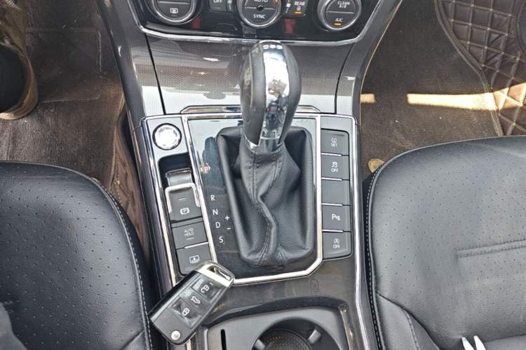 Used Volkswagen Passat 2017 330TSI DSG Prestige Edition Gear Lever
