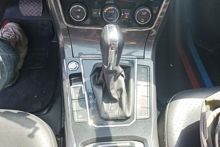 Used Volkswagen Passat 2017 330TSI DSG Prestige Edition Gear Lever