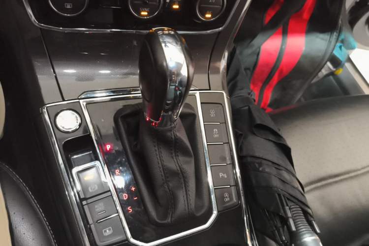 Used Volkswagen Passat 2017 330TSI DSG Prestige Edition Gear Lever
