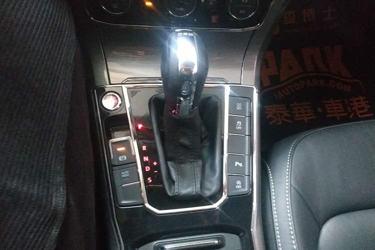 Used Volkswagen Passat 2017 330TSI DSG Luxury Edition Gear Lever