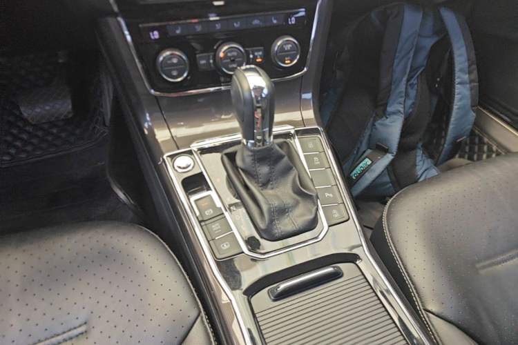 Used Volkswagen Passat 2017 380TSI DSG Prestige Edition Gear Lever