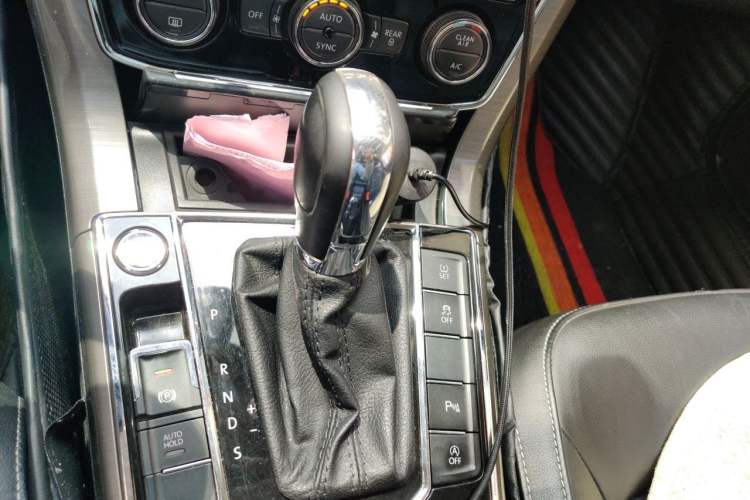 Used Volkswagen Passat 2017 280TSI DSG Luxury Edition Gear Lever