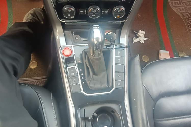 Used Volkswagen Passat 2017 330TSI DSG Luxury Edition Gear Lever