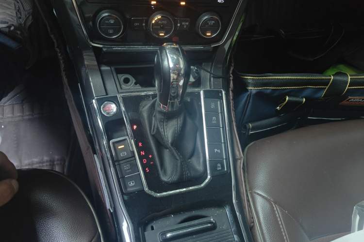 Used Volkswagen Passat 2017 330TSI DSG Prestige Edition Gear Lever