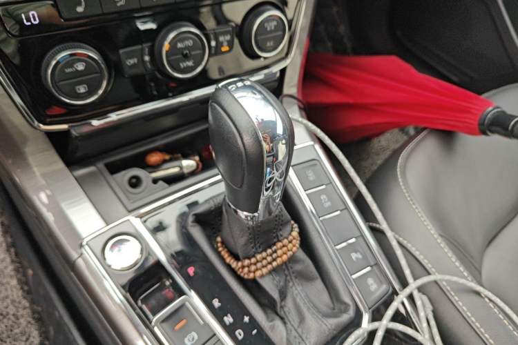 Used Volkswagen Passat 2017 330TSI DSG Luxury Edition Gear Lever