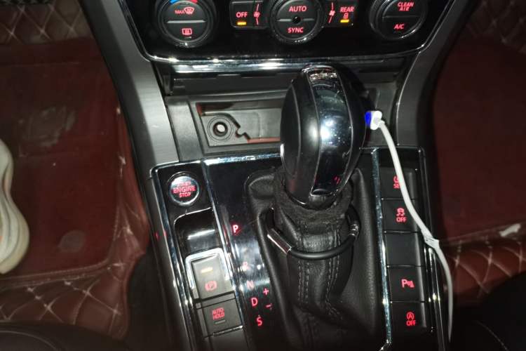 Used Volkswagen Passat 2017 330TSI DSG Luxury Edition Gear Lever