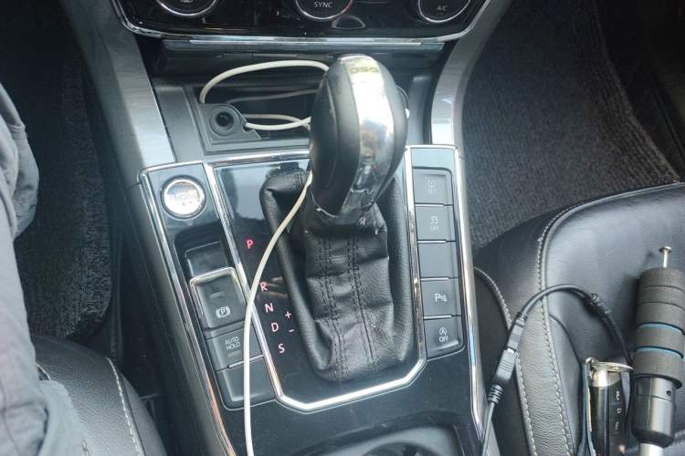 Used Volkswagen Passat 2017 330TSI DSG Luxury Edition Gear Lever