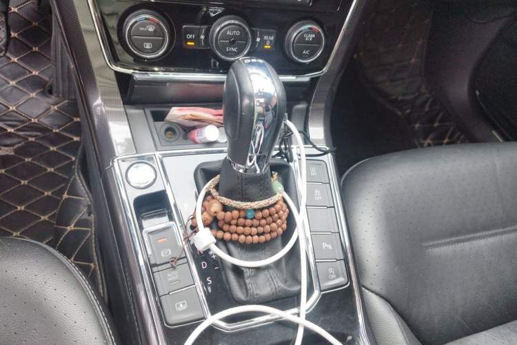 Used Volkswagen Passat 2017 330TSI DSG Prestige Edition Gear Lever