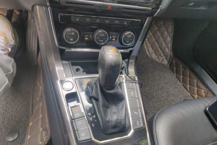 Used Volkswagen Passat 2017 330TSI DSG Prestige Edition Gear Lever
