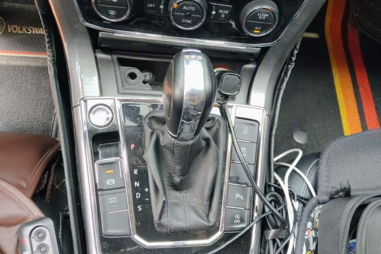 Used Volkswagen Passat 2017 330TSI DSG Luxury Edition Gear Lever