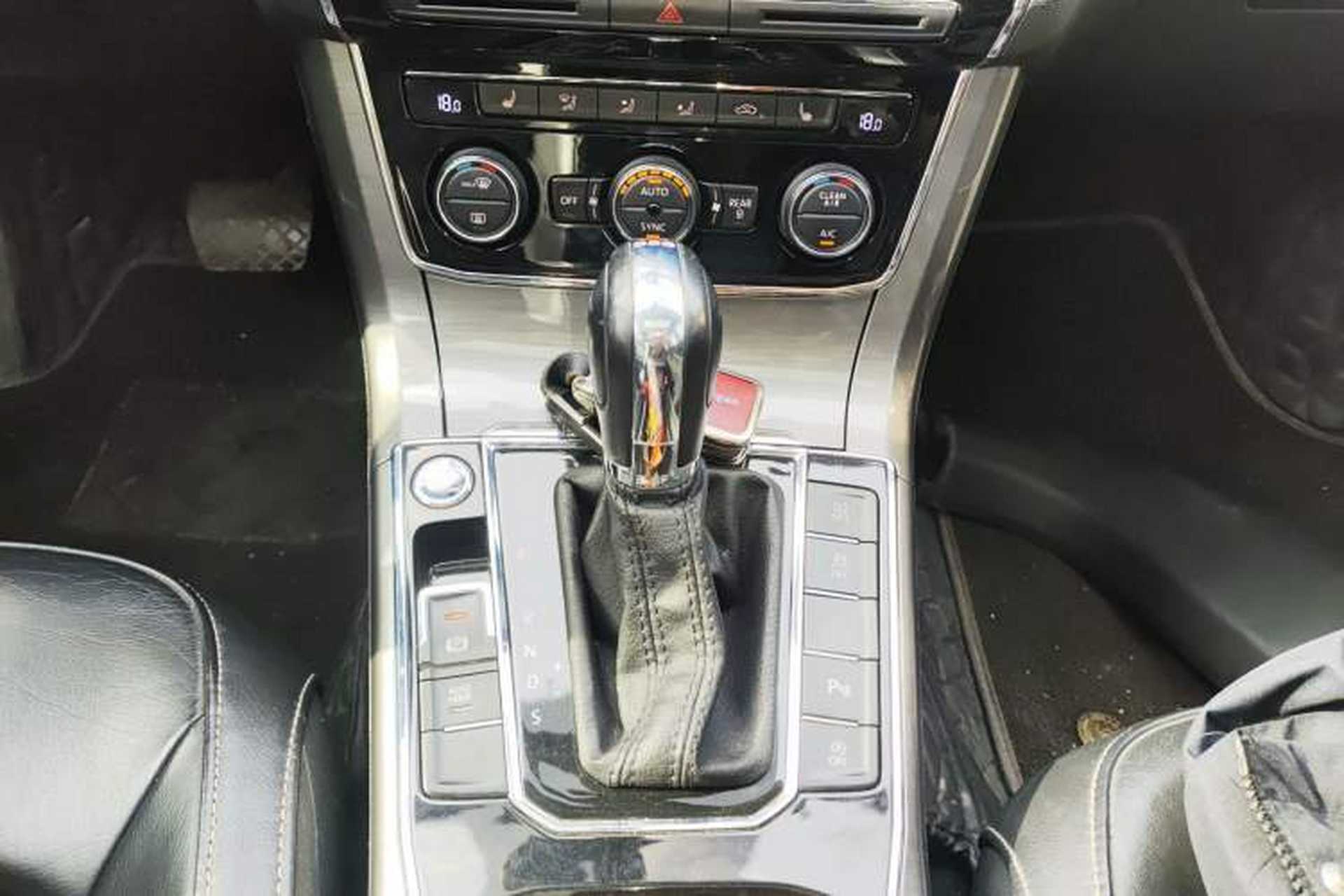 Used Volkswagen Passat 2017 280TSI DSG Luxury Edition Gear Lever