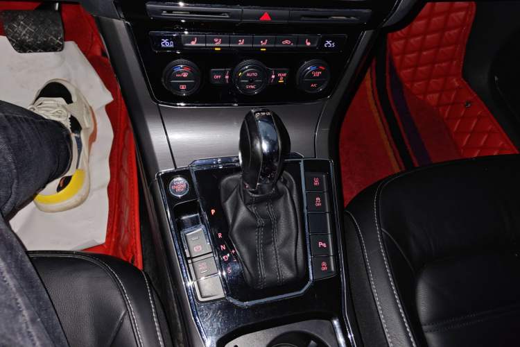 Used Volkswagen Passat 2017 330TSI DSG Luxury Edition Gear Lever