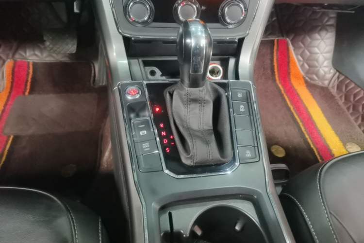 Used Volkswagen Passat 2017 280TSI DSG Luxury Edition Gear Lever