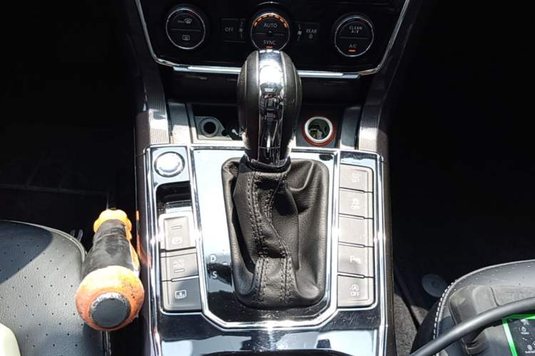 Used Volkswagen Passat 2017 330TSI DSG Prestige Edition Gear Lever