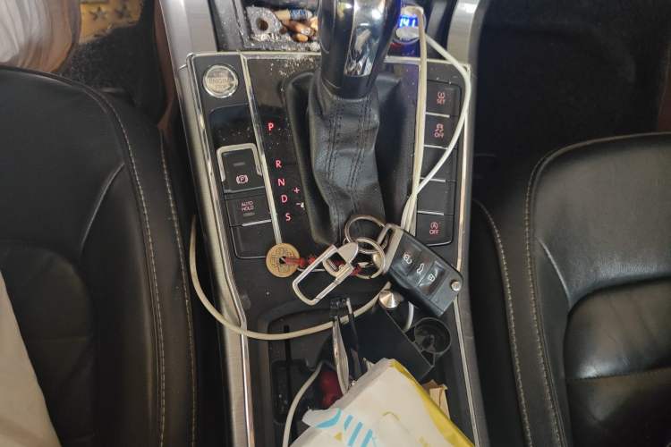 Used Volkswagen Passat 2017 280TSI DSG Luxury Edition Gear Lever