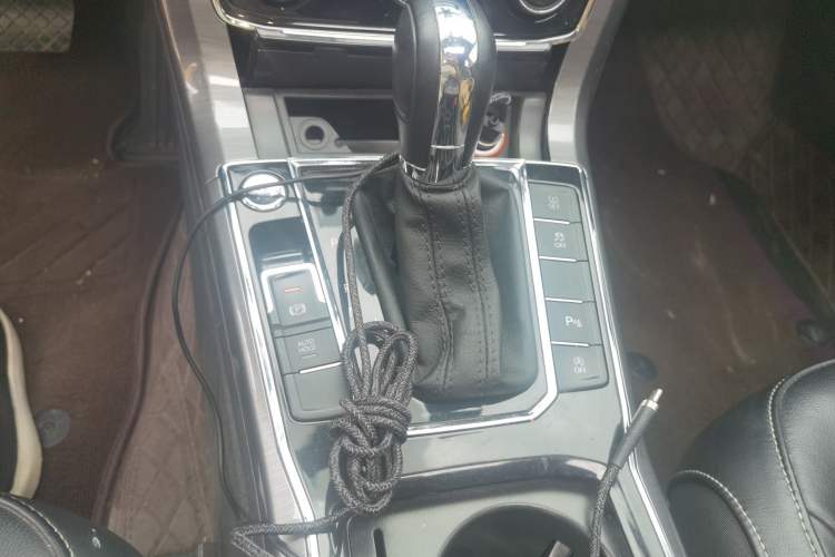 Used Volkswagen Passat 2017 330TSI DSG Luxury Edition Gear Lever