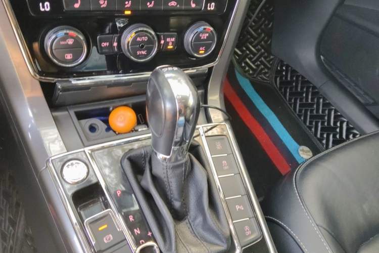 Used Volkswagen Passat 2017 330TSI DSG Luxury Edition Gear Lever