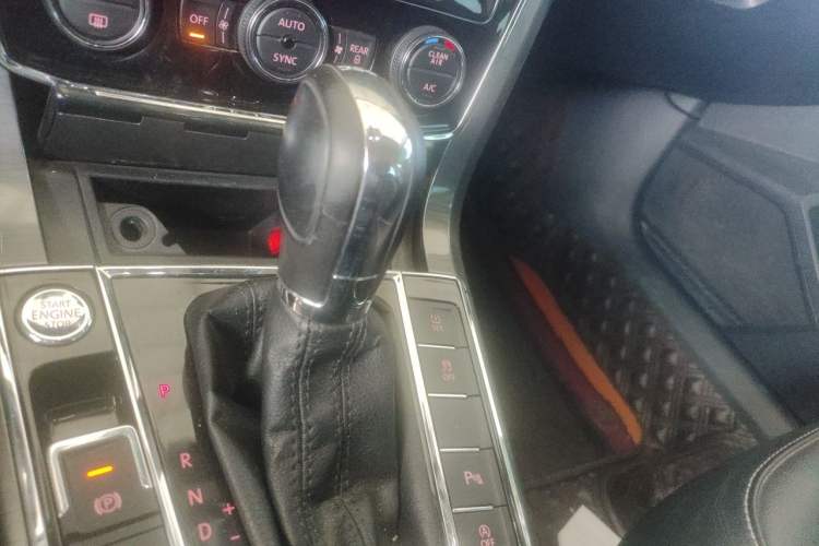 Used Volkswagen Passat 2017 330TSI DSG Luxury Edition Gear Lever
