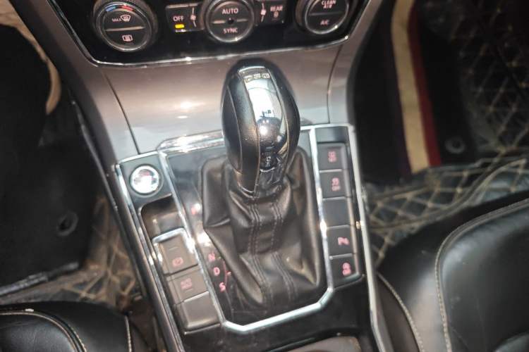 Used Volkswagen Passat 2017 330TSI DSG Luxury Edition Gear Lever
