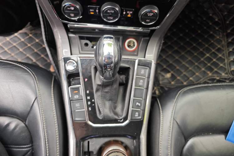 Used Volkswagen Passat 2017 330TSI DSG Luxury Edition Gear Lever
