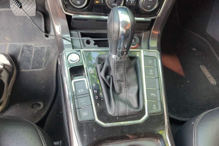 Used Volkswagen Passat 2017 330TSI DSG Prestige Edition Gear Lever