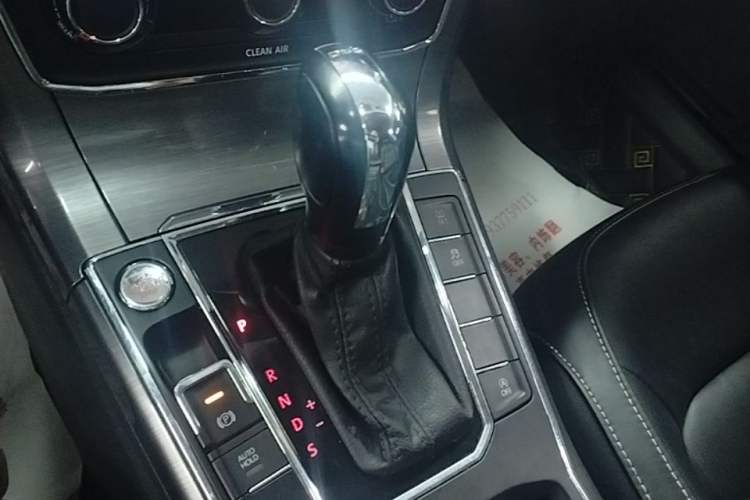 Used Volkswagen Passat 2017 280TSI DSG Luxury Edition Gear Lever
