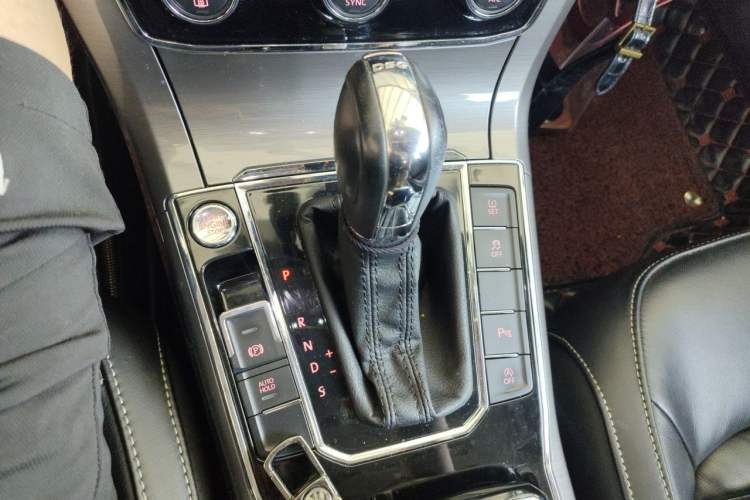 Used Volkswagen Passat 2017 330TSI DSG Luxury Edition Gear Lever