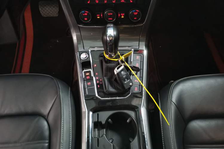 Used Volkswagen Passat 2017 330TSI DSG Luxury Edition Gear Lever