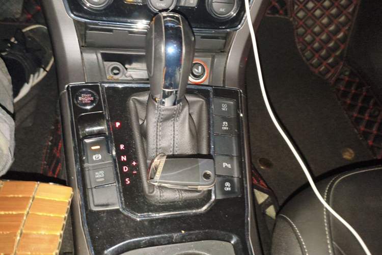 Used Volkswagen Passat 2017 330TSI DSG Luxury Edition Gear Lever