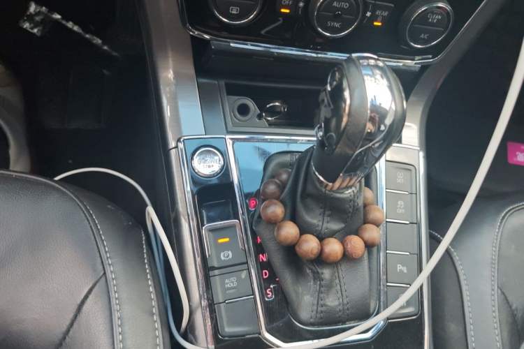 Used Volkswagen Passat 2017 330TSI DSG Luxury Edition Gear Lever