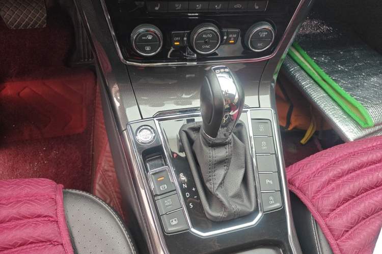 Used Volkswagen Passat 2017 330TSI DSG Prestige Edition Gear Lever
