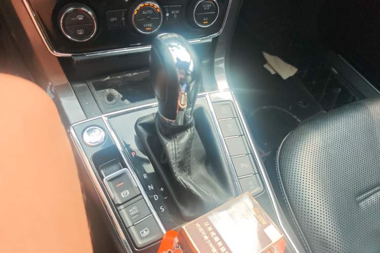 Used Volkswagen Passat 2017 330TSI DSG Luxury Edition Gear Lever