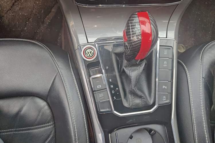 Used Volkswagen Passat 2017 330TSI DSG Luxury Edition Gear Lever