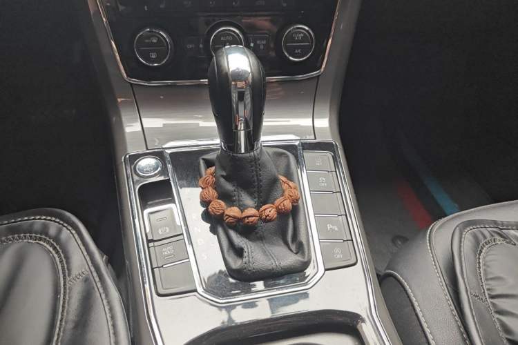 Used Volkswagen Passat 2017 330TSI DSG Luxury Edition Gear Lever