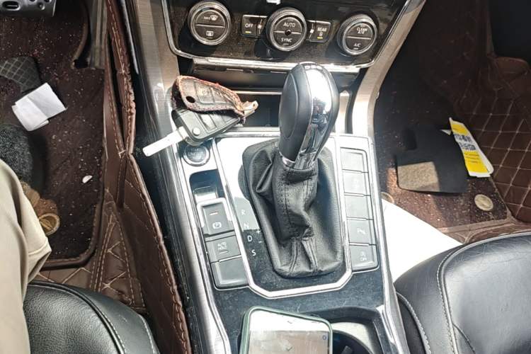 Used Volkswagen Passat 2017 330TSI DSG Luxury Edition Gear Lever