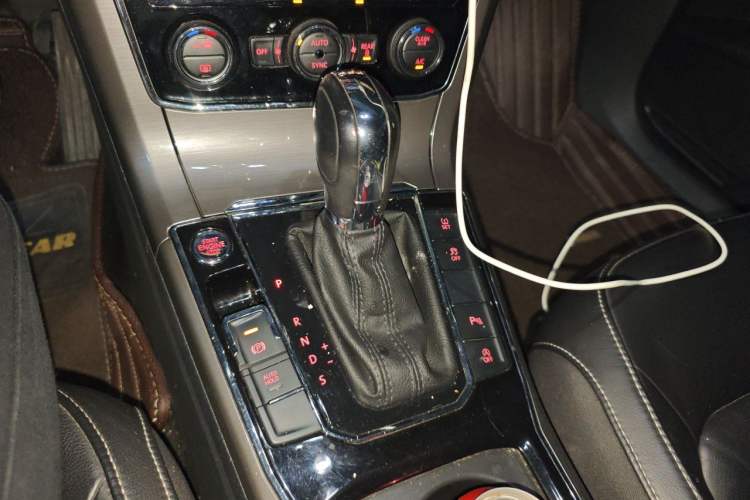Used Volkswagen Passat 2017 330TSI DSG Luxury Edition Gear Lever