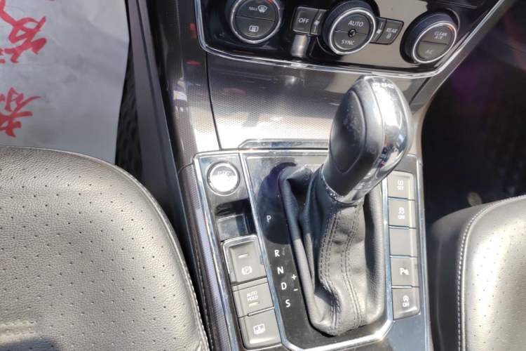 Used Volkswagen Passat 2017 330TSI DSG Prestige Edition Gear Lever