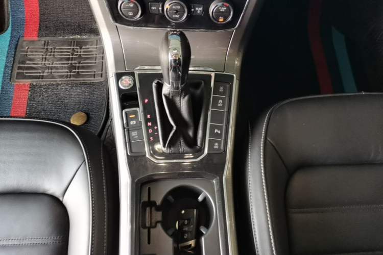 Used Volkswagen Passat 2017 330TSI DSG Luxury Edition Gear Lever