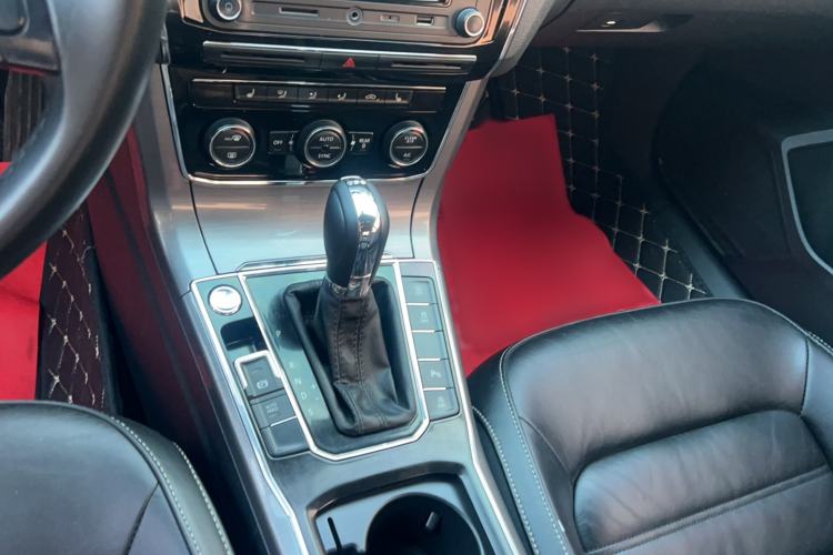 Used Volkswagen Passat 2017 330TSI DSG Luxury Edition Gear Lever