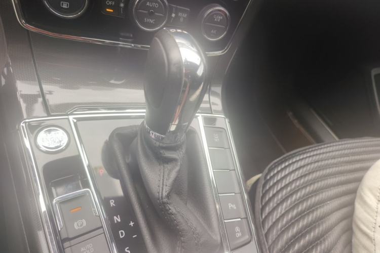 Used Volkswagen Passat 2017 330TSI DSG Prestige Edition Gear Lever