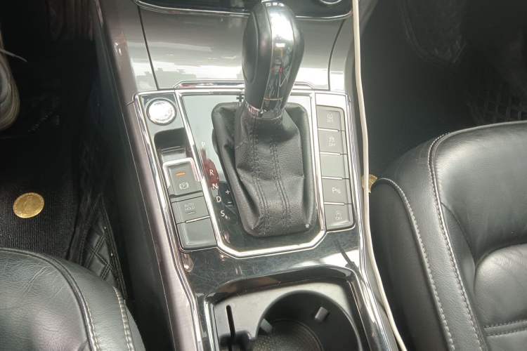 Used Volkswagen Passat 2017 330TSI DSG Luxury Edition Gear Lever