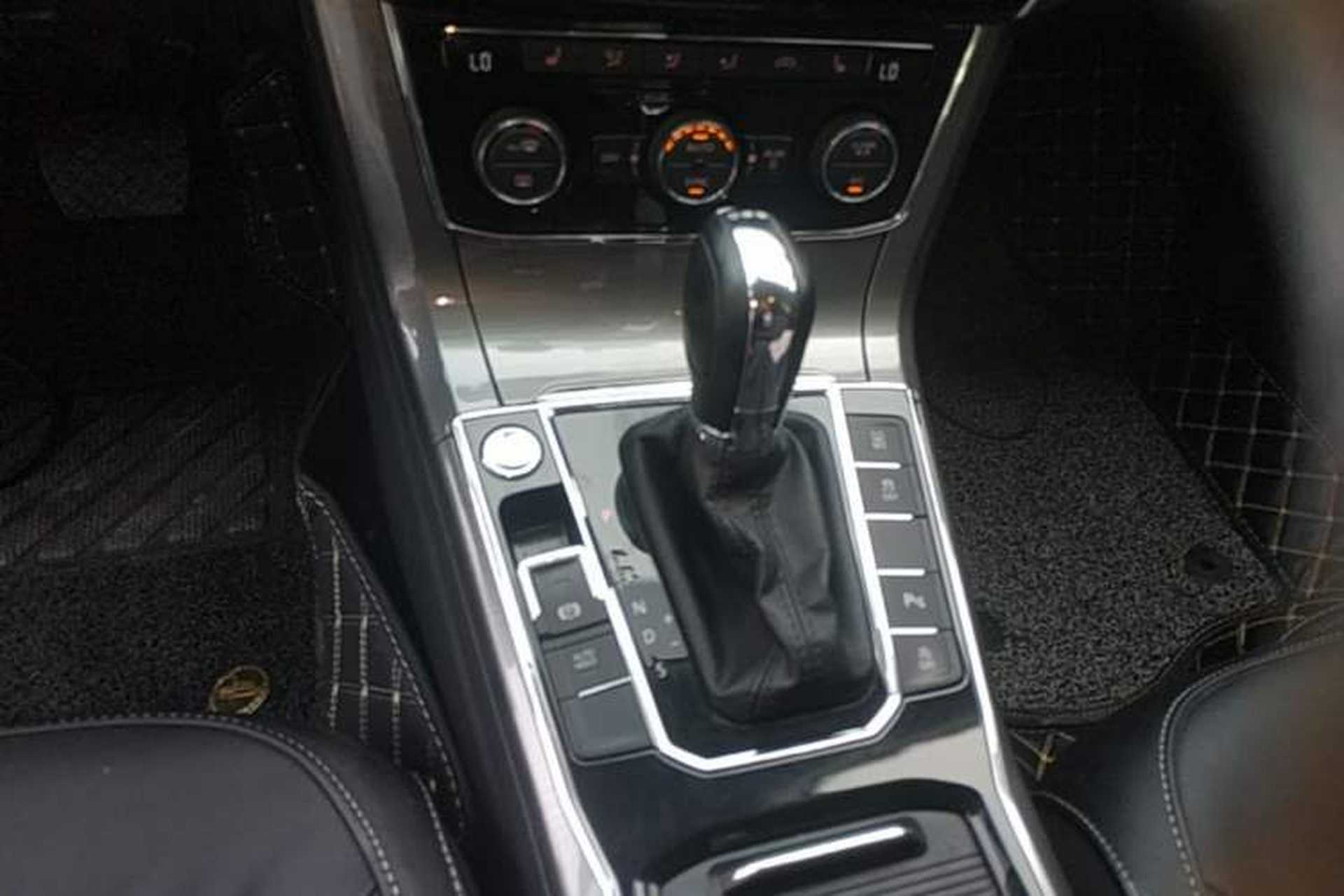 Used Volkswagen Passat 2017 330TSI DSG Luxury Edition Gear Lever