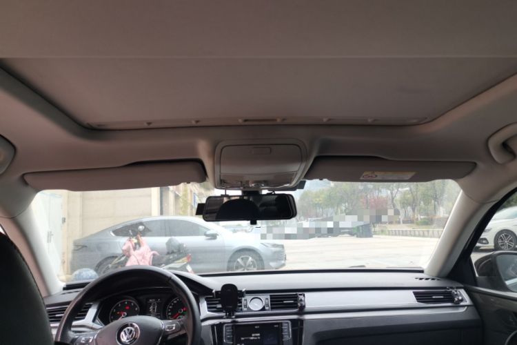 Used Volkswagen Passat 2017 330TSI DSG Luxury Edition Headliner