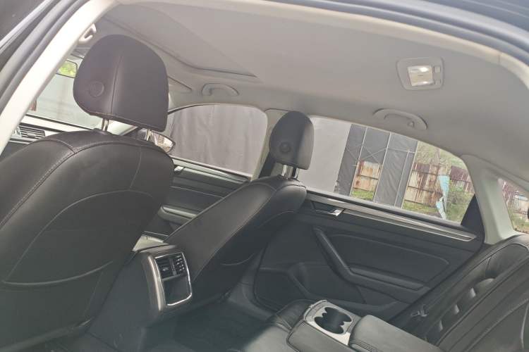 Used Volkswagen Passat 2017 330TSI DSG Luxury Edition Headliner